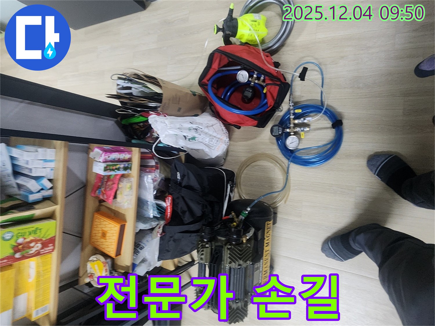 전문가의 손길이 닿은 누수 탐지 장비 - 섬세한 조정과 관리가 핵심입니다.