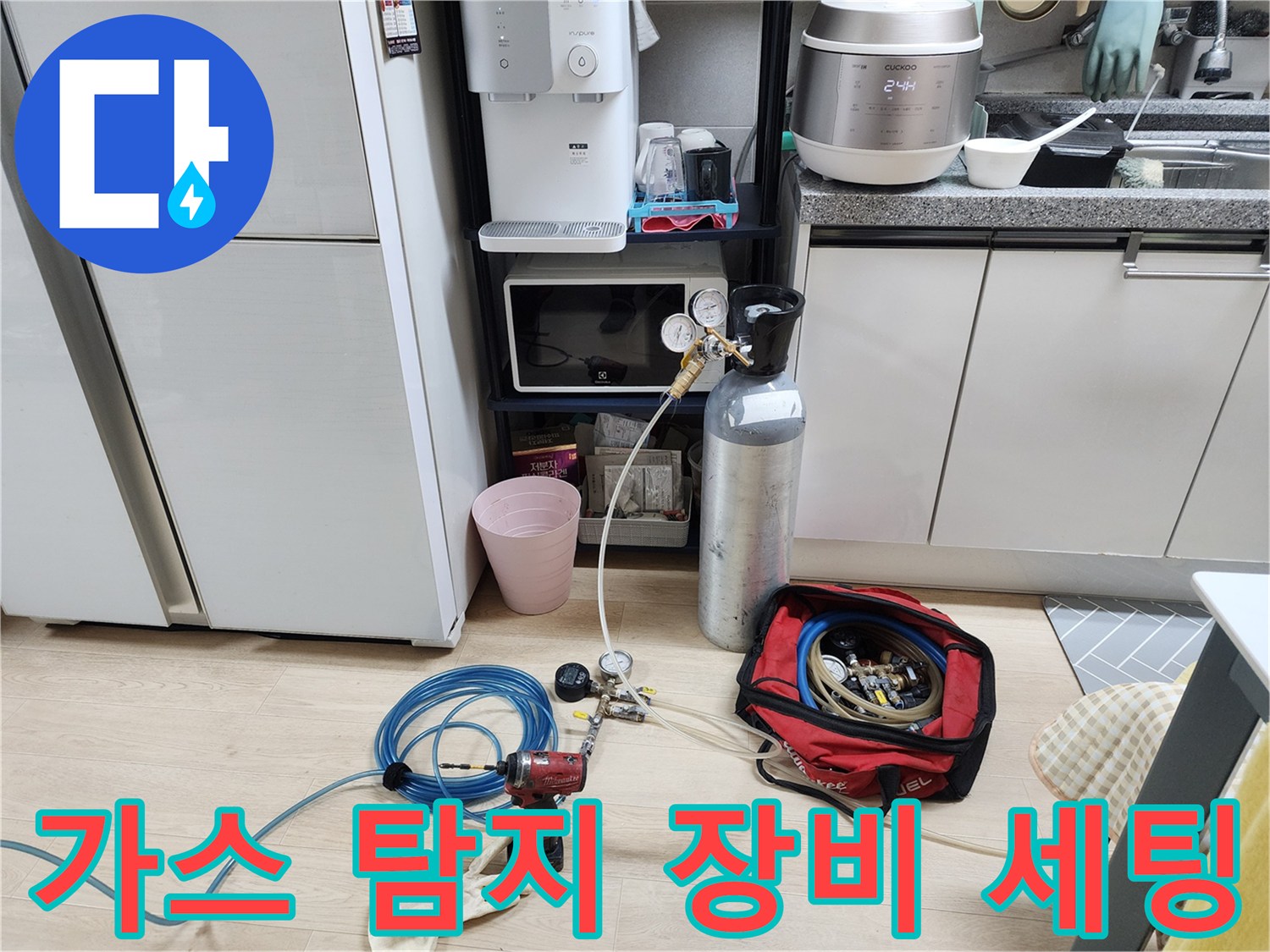 도봉구 현장에서 사용 중인 가스 탐지기와 공압 테스트용 압력 게이지